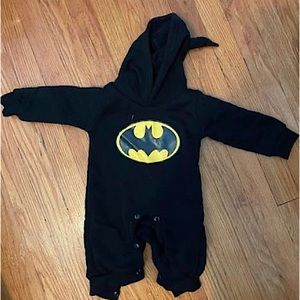 Newborn Batman Superhero snowsuit size 0-3 months new without tags
